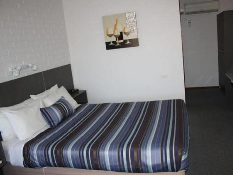 Raglan Motor Inn Warrnambool Exterior photo